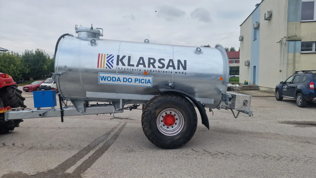 Beczkowóz wody pitnej KLARSAN z punktami wydawania wody